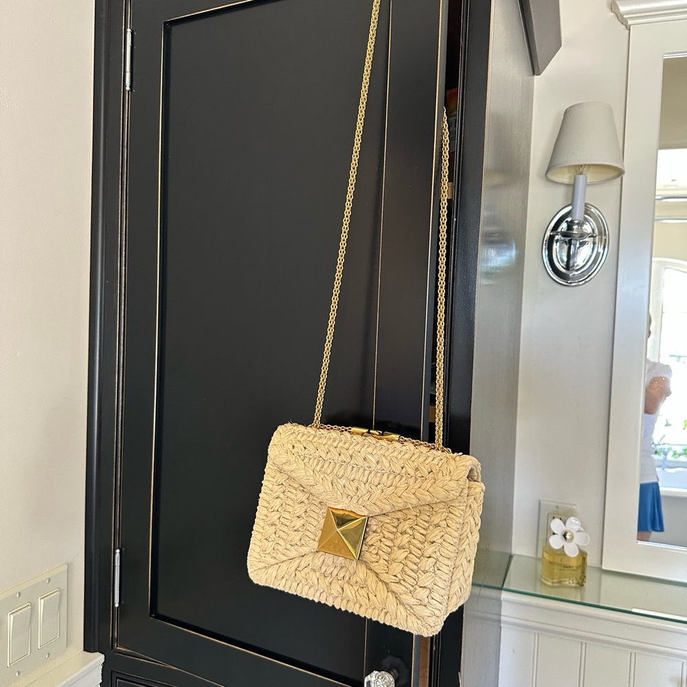 Valentino Rock Stud Woven Handbag optional chain  use: crossbody or shoulder.